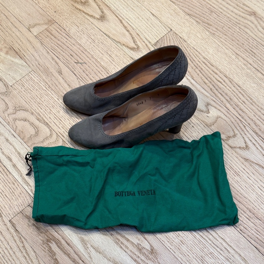 Bottega Veneta Vintage Pumps Dark Gray Leather Pumps with Green Dust Bag